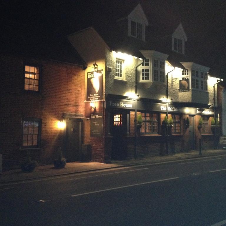 The Half Moon 3* Уокинг